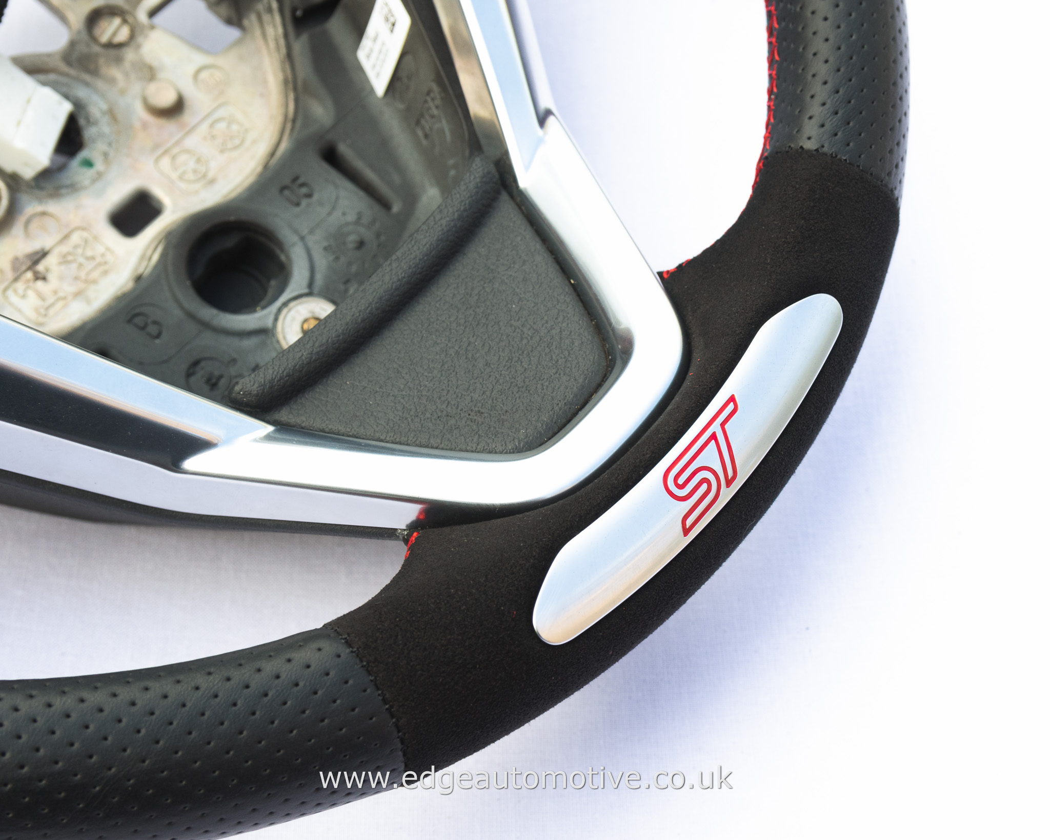 Steering Wheel Retrim Leather/Alcantara EDGE Automotive